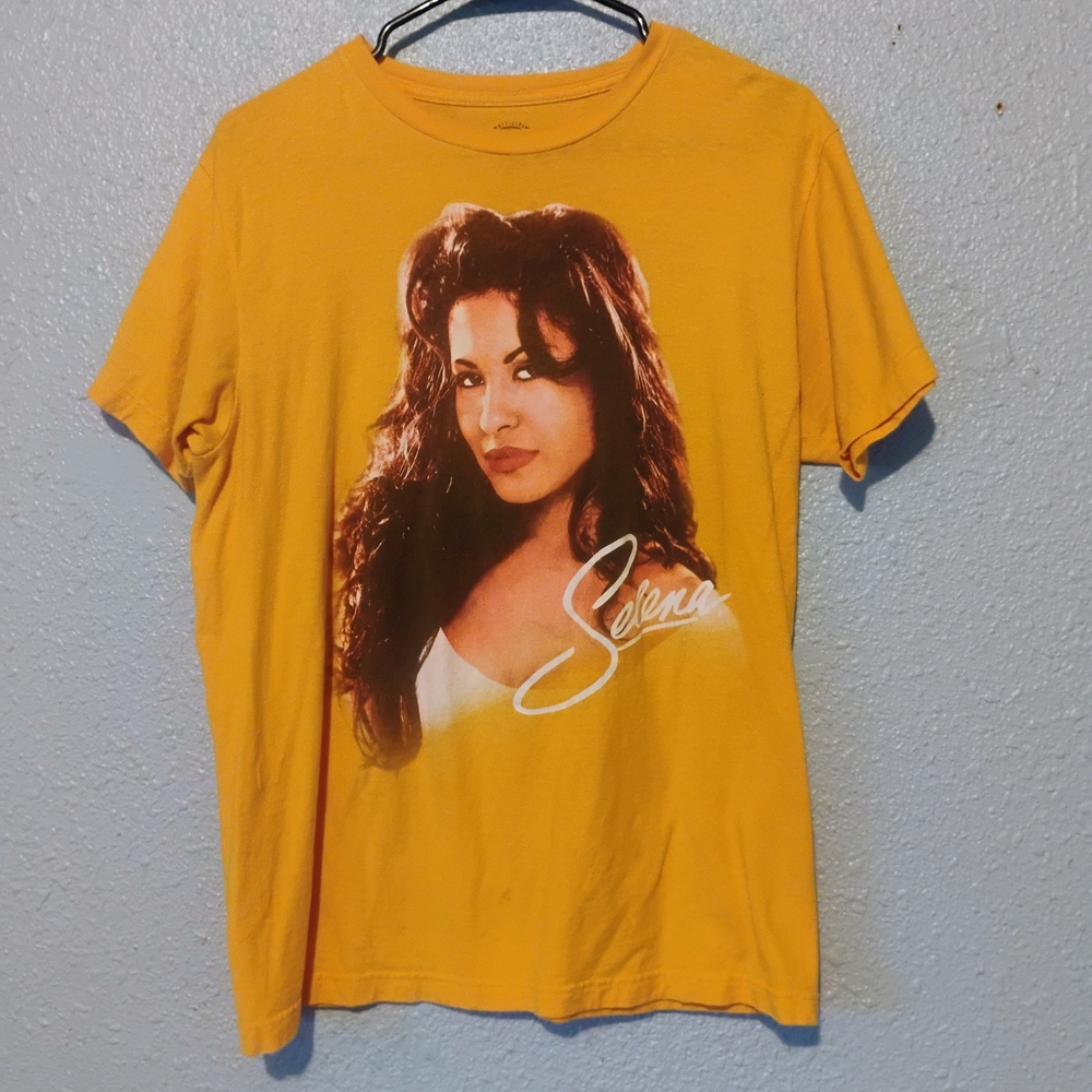 Selena Quintanilla Graphic Yellow T-Shirt Size‎ Medium Iconic Tex Mex Pop Latina